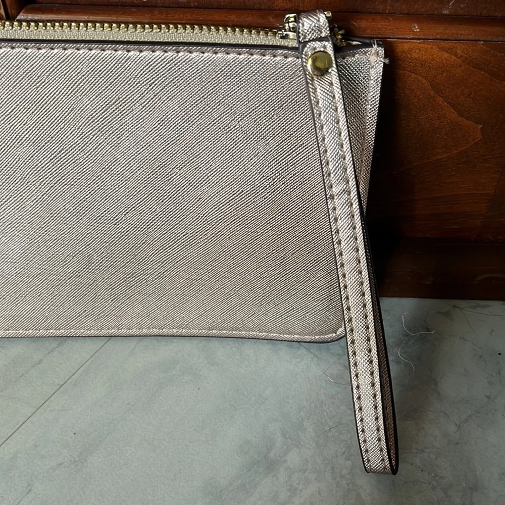 Kate Spade NWOT Taupe shimmer flat zip top Wallet Wristlet 8w x 5 h